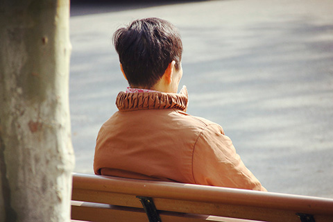 正常情况下女性的绝经年纪在44岁到54岁之间