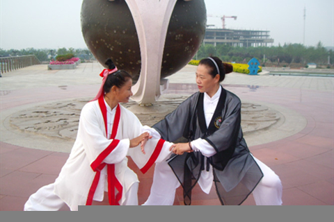 首先大家在生活中要保持积极乐观的心态 首先大家在生活中要保持积极乐观的心态