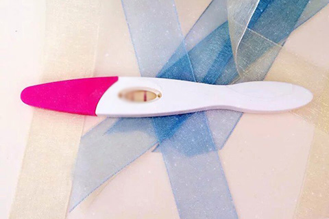 一般来说,测孕纸是可以测出怀孕的 一般来说,测孕纸是可以测出怀孕的