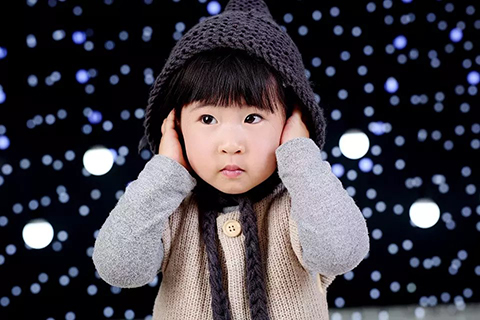 一到秋冬季节，天气多变，温度寒冷，孩子最容易感冒发烧