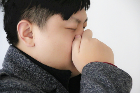 咳嗽是临床上呼吸道感染性疾病的主要症状，也是胸部炎症性疾病的常见症状之一