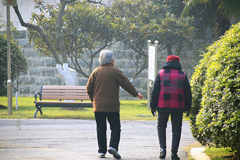 当父母出现了高血脂，很可能会遗传给儿女