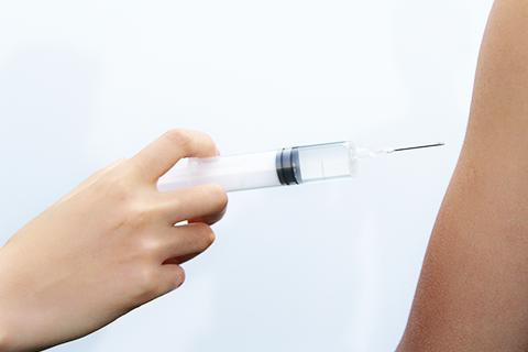 感冒期间不可以打预防针，因为预防针一般都是一些减灭或全灭的病毒制成的，其制剂内还是存在有致菌性抗原的