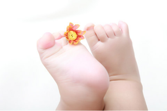 儿童足癣多数是由于大人传染而来