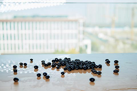 可以吃点补肾的食物，例如黑豆可以补肾