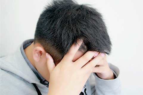 男性成年以后脱发的问题，主要是以雄激素脱发为主