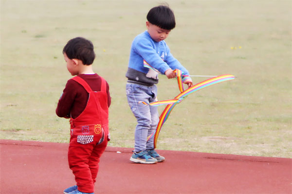 宝宝因为身体还没有发育完全，所以比较的脆弱