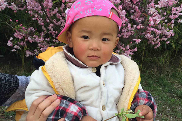 咳嗽是儿童身上比较常见的症状，咳嗽分为热咳和寒咳