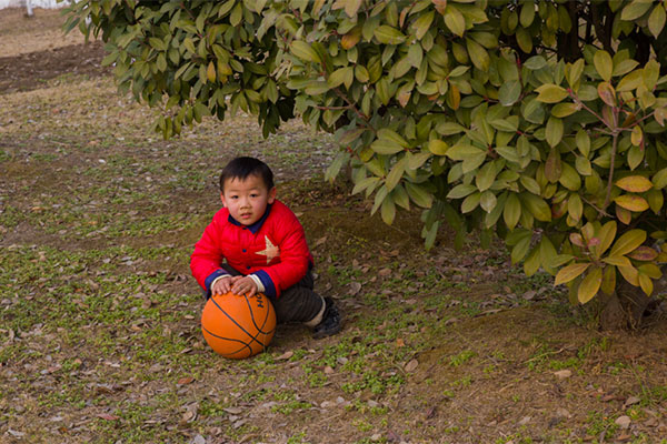 佝偻病就是一种婴儿较为常见的问题，它主要是因为婴儿缺钙导致的