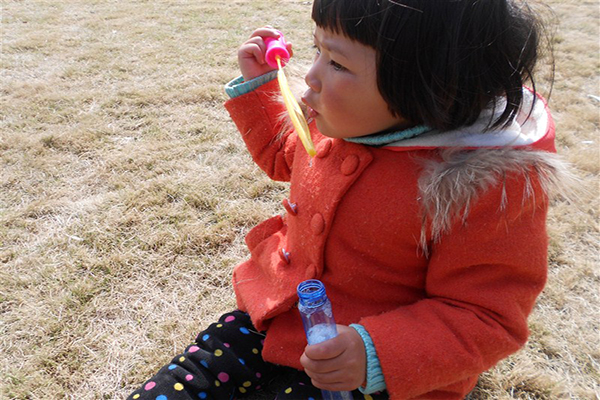 八个月的宝宝,发育还没有完全,抵抗力较差 八个月的宝宝,发育还没有完全,抵抗力较差