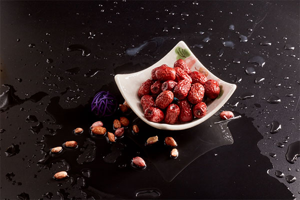 红枣的营养价值很高，里面有大量的铁元素