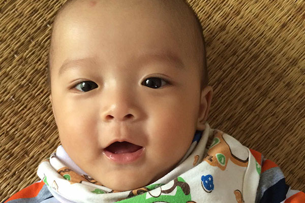 新生儿经常处于睡眠状态中，在不同的阶段新生儿的睡眠时长也不一样