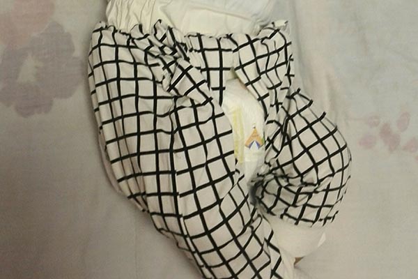 生活中很多的妈妈们都会发现自己的宝宝会拉出绿色的便便，并且便便中还带有粘液