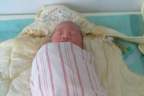 宝宝刚出生的时候，需要进行各项检查，确保宝宝是健康的