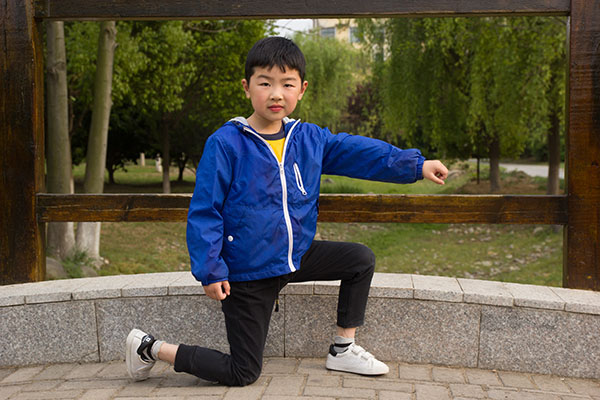 小孩子牙齿地包天，属于先天性牙齿畸形