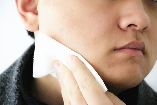 感冒发烧在生活中很常见，感冒的时候出汗很多也是正常现象