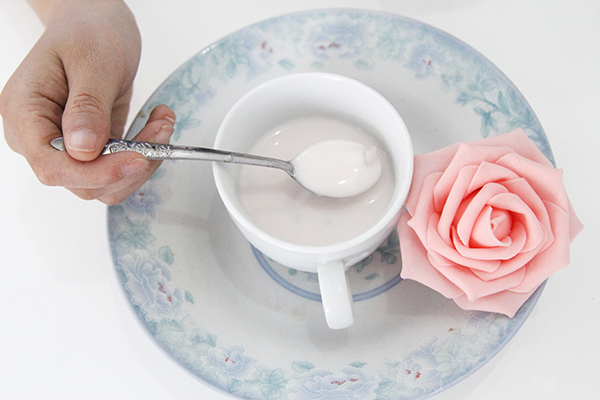 铅超标的情况下，适当的喝点酸奶，可以促进肠胃蠕动