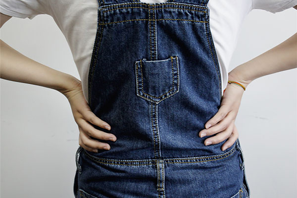 右肾囊肿是慢性肾病的一种，肾囊肿分为多囊肿和单囊肿