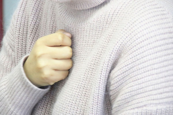 雌激素低的女性，皮肤粗糙毛孔大，内分泌失调