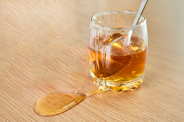 蜂蜜是蜜蜂专门从开花植物的花中采取的花蜜