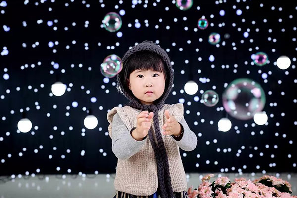 宝宝的身体比较的脆弱，免疫力较低，身体很容易出现发烧的情况