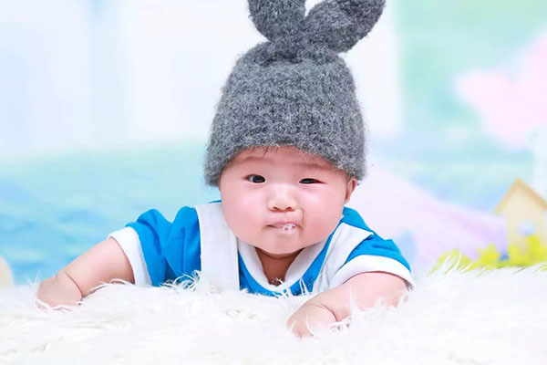 由于婴儿不会说话，家长们对婴儿的吃喝拉撒样样都很上心