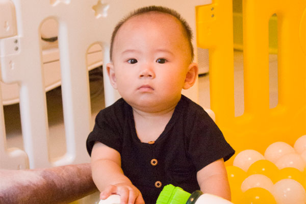 婴儿在出生之后，身体会比较的脆弱，各个器官的功能都比较弱