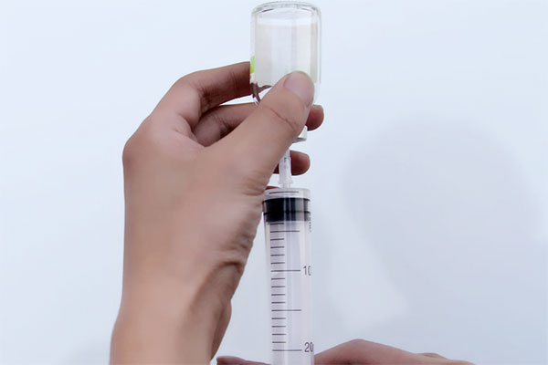 防疫针相信许多人都知道，其实它就是疫苗，基本上每个人在出生后都打过疫苗