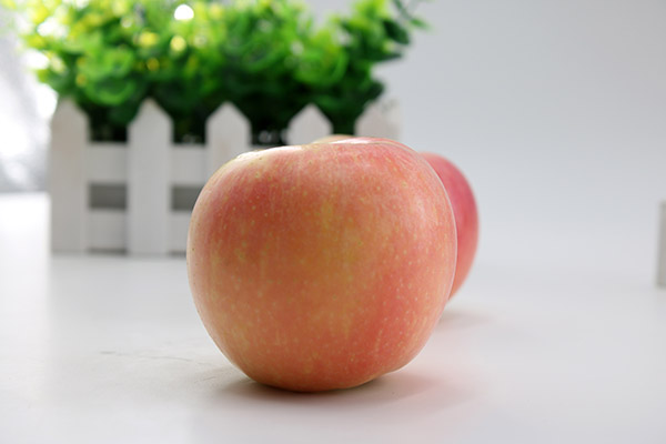 苹果是常见的一种水果，当中含有很丰富的营养价值