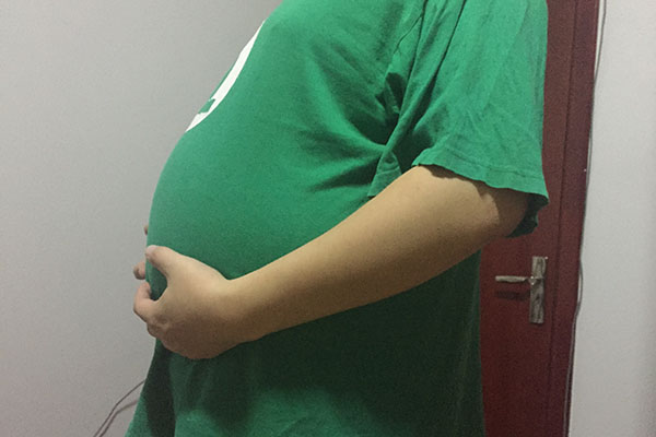 孕妇高位破水的时候，流出的液体没有尿骚味，没办法控制
