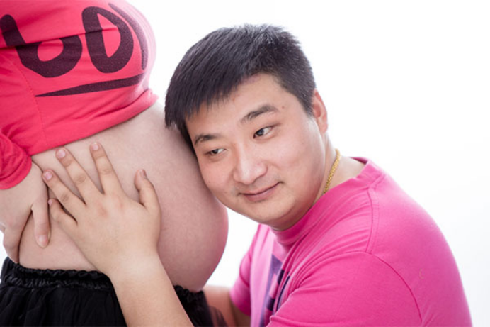胎儿缺氧多久有危险的时间其实是不一定的，胎儿缺氧其实就是指胎儿在子宫内有缺氧的情况