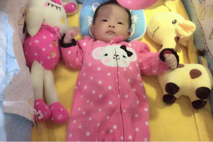 我们都知道奶水里面是含有丰富的水分的，通常足够的母乳喂养就能够帮助满足婴儿的身体对于水分的需求了