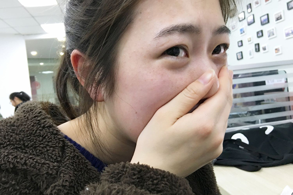 孕妇在流鼻血的时候，注意检查血压，也要多吃降血压的食物
