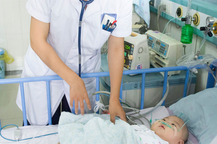 新生儿在满月的时候要做的检查其实有许多,首先就是要进行身高及体重检查 新生儿在满月的时候要做的检查其实有许多,首先就是要进行身高及体重检查