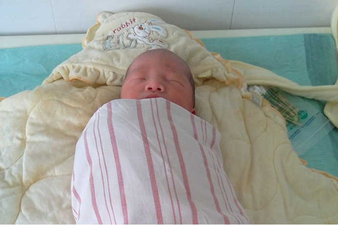 新生儿24小时没有胎便很可能是消化不好的原因，肠道胀气，排便就会比较困难