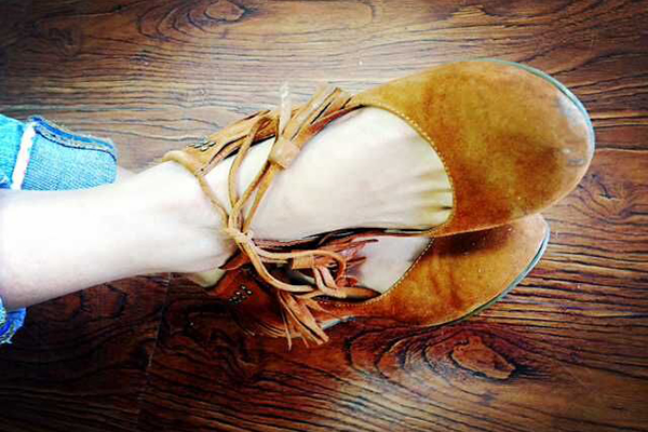 孕后期如果孕妇出现脚水肿,首先要注意的就是每日盐分的摄取 孕后期如果孕妇出现脚水肿,首先要注意的就是每日盐分的摄取