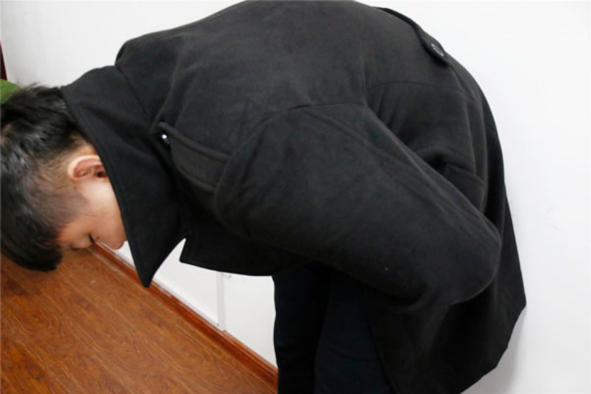 喝蜂蜜水、吃香蕉、多喝水等能够立马通大便，特别是早起的时候，喝一杯温热水或者加了蜂蜜的水，能够有效刺激肠道蠕动，促使产生便意。