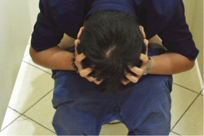 可以通过使用开塞露的方式来应急