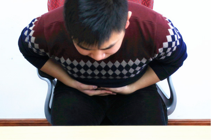 病理性的考虑是肠道疾病引起的