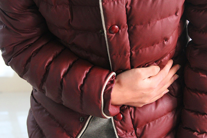 可能是饮食不当或则消化道疾病引起的