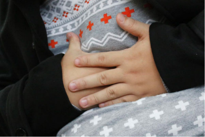 主要症状是胃绞痛、反酸、肠鸣音亢进