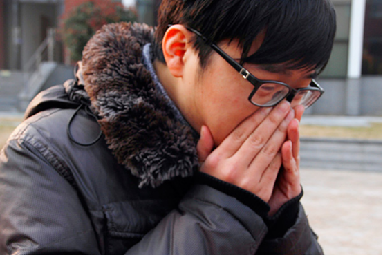 咳嗽胸口痛很可能是胸膜炎造成的，这种疾病主要是由于感冒的时候不停咳嗽引起的