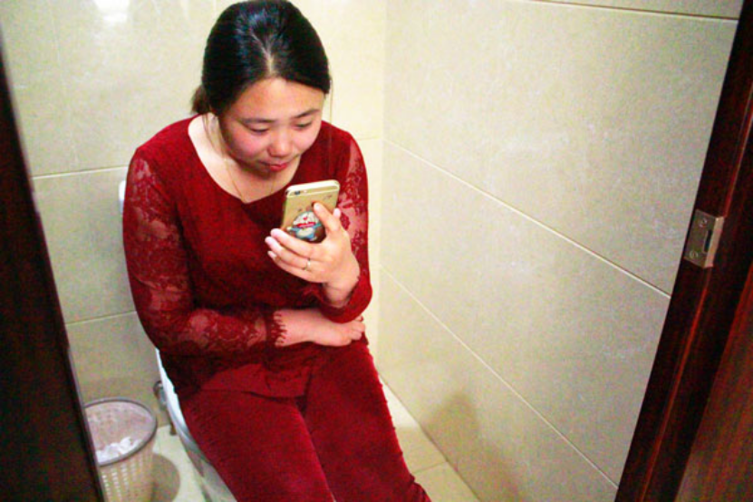 发生大便不通畅的问题，可以延长排便的时间，多蹲一会儿，在蹲的时候集中注意力。