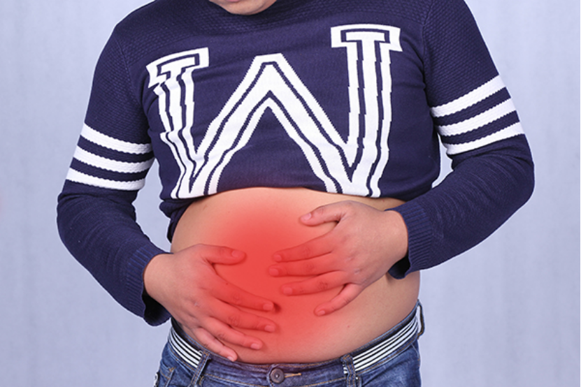 消化道出血的时候，需要禁食一段时间，保护胃黏膜健康，也要吃药物止血。