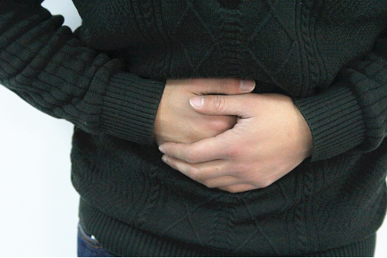 可以在早上起床后喝一杯温开水或者是蜂蜜水，能够帮助排便