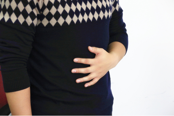 如果平时肠胃功能没有异常的话，胃胀可能是一次性进食过多的食物引起的