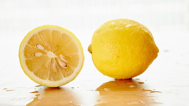 柠檬水的功效与禁忌是什么