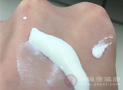 皮肤干燥怎么回事怎么解决 Pb832lukfi-ABPSyAABayPf2oRU365.jpg