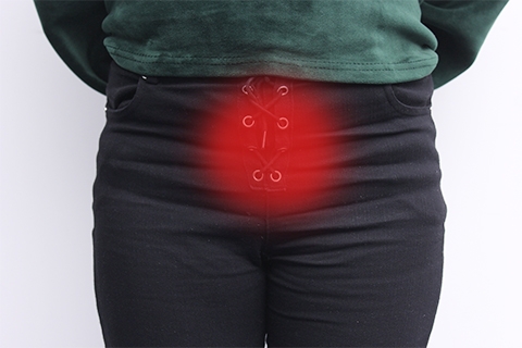 豆腐渣样的白带伴有外阴瘙痒的症状是由于霉菌性阴道炎导致的