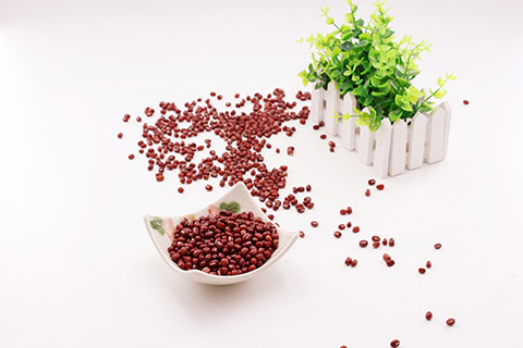 四红补血汤主要的材料有花生、红枣以及红豆等